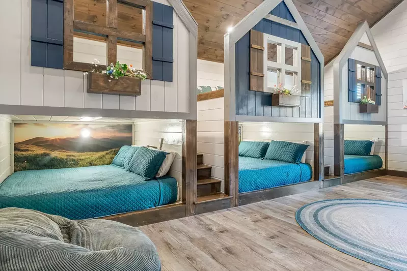 GRAND LECONTE LODGE