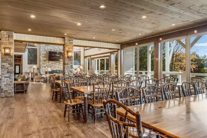 GRAND LECONTE LODGE