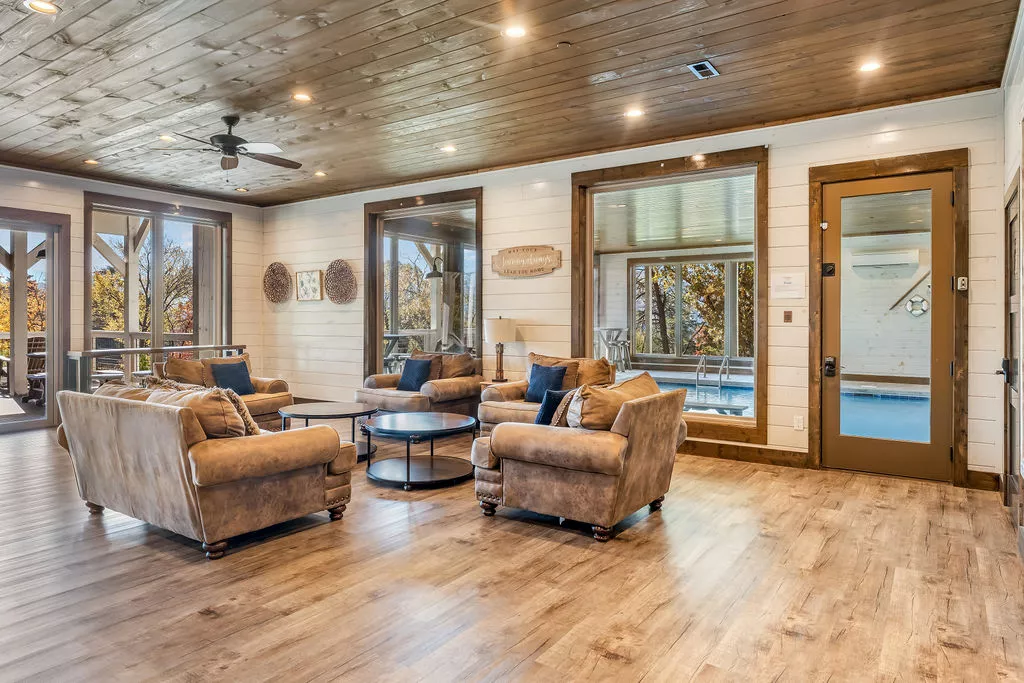 GRAND LECONTE LODGE