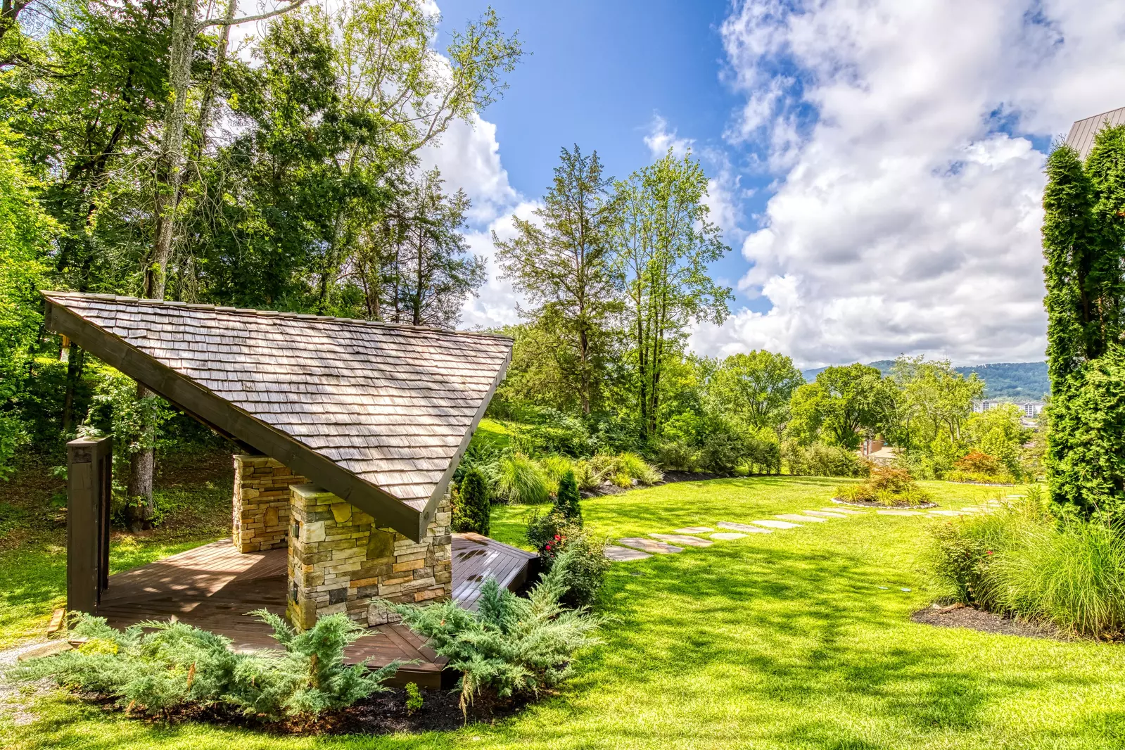 GRAND LECONTE LODGE