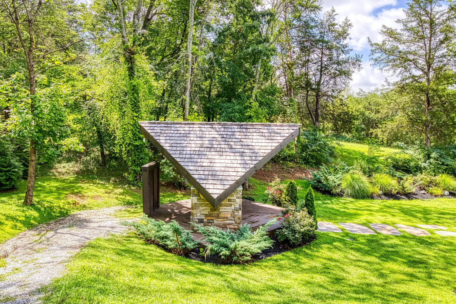 GRAND LECONTE LODGE