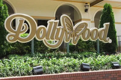 sign on trip to Dollywood
