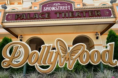 showstreet theater on trip to dollywood